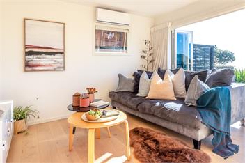 ONETANGI BEACHFRONT ESCAPE - Onetangi