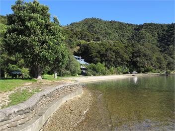 Lazy Days Down the Bay - Ngakuta Bay
