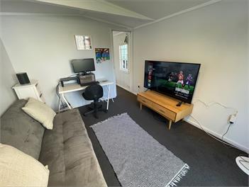 Large Family Pad with Pool! - Auckland