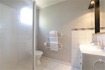 Top of the Lake - Spa Pool, Lake Views, Central to town - Taupo