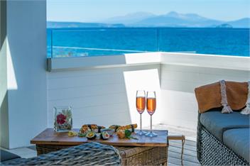 Lakefront Style (Bachcare) - Taupo