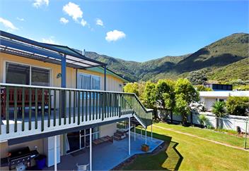 Bach with Bay Views - Okiwi Bay
