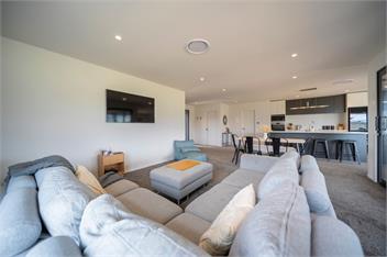 Breaksea Basecamp (Bachcare) - Te Anau