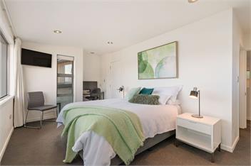 Lake Views on De La Mare Place, 3 BDR, Free Wi-Fi - Queenstown