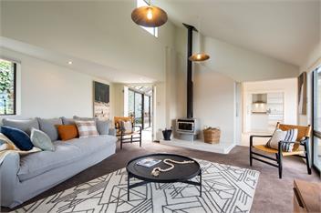 QT Paradise: Panoramic Views & Elegant Comfort - Queenstown