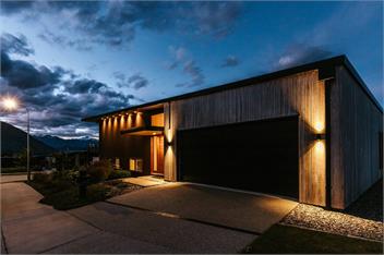 Korari House | Lake Views | Close to Town Centre | Sleeps 10 - Wanaka