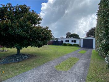 A Modern Kiwi Retreat – Golf Course Views 138 KIWI ROAD WHANGAMATA - WHANGAMATA