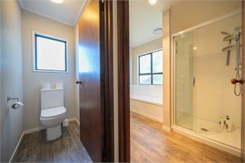 Four Peaks Matai Escape (Bachcare) - Te Anau