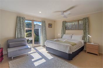 Casa Bella - Nelson City Holiday Home - The Wood, Nelson