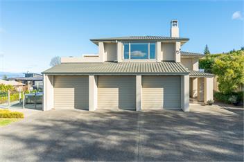 Omaio - TAUPO - Indoor Heated Pool, Spa Pool, Cinema Room, Lake Views - Taupo
