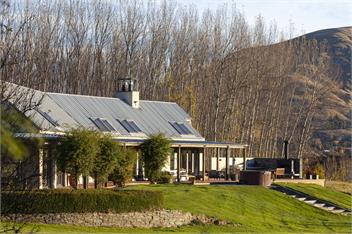 Dalefield Hideaway | Hot Tub & Mountain Views - 