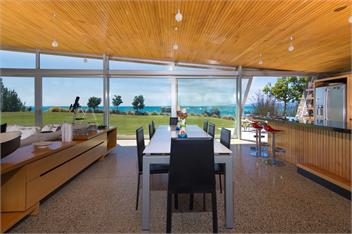 Kina Retreat - Main House with Pool Access -
