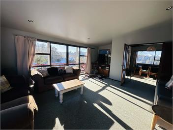 Spacious Sunny Ennel St House -