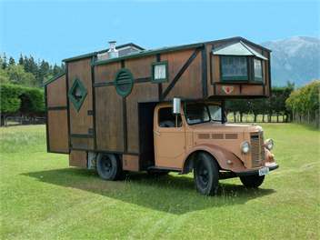 WACKY STAYS - EXCLUSIVE access to 40+ Farm Animals - Kaikoura