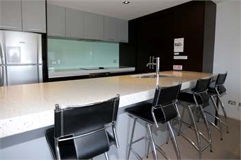 Waterfront Luxury Three Bedroom Quay Apartment - Picton