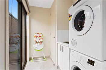 Large Home with Privacy and Views, Sleeps 12 - Melbourne