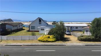 Oceans 8 (Bachcare) - Mangawhai Heads