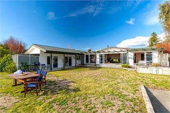 Waitahanui Lakefront Escape (Bachcare) - Waitahanui