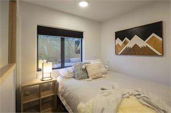 Livin' on Lake Time | Waterfront Accommodation - Queenstown