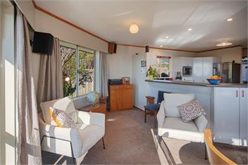 Sunny Bayview Retreat - Nelson