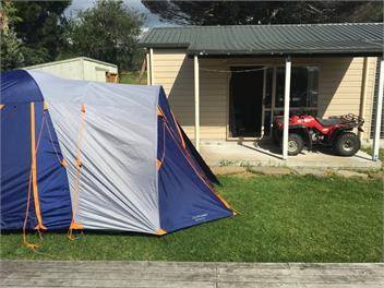 Sunny Bach minutes to beach, golf, park. Perfect for large families or two families! - Masterton