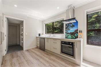 Kaiteriteri Beach House - Renovated & Steps from the Beach - Tasman