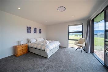 Breaksea Basecamp (Bachcare) - Te Anau