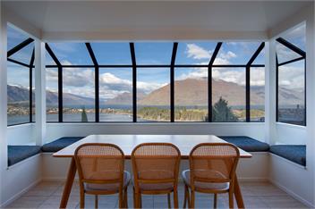 QT Paradise: Panoramic Views & Elegant Comfort - Queenstown