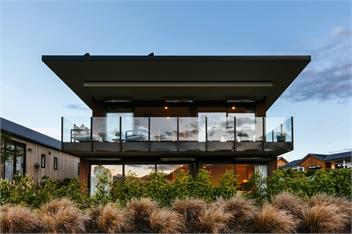 Korari House | Lake Views | Close to Town Centre | Sleeps 10 - Wanaka
