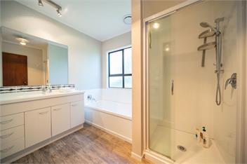 Four Peaks Matai Escape (Bachcare) - Te Anau