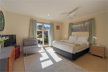 Casa Bella - Nelson City Holiday Home - The Wood, Nelson