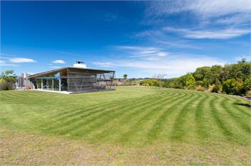 Kina Retreat - Main House with Pool Access -