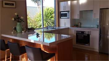 Sunny Elegant Villa - Dunedin