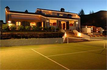 Villa South Pacific | Sleeps 10 | Swimming Pool | Spa Pool | Tennis Court | Amazing Views - Wanaka