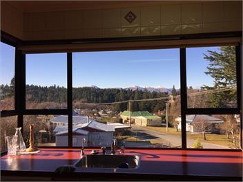Spacious Sunny Ennel St House - Central Otago