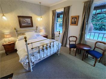Historic Winter Ski Cottage/Summer River Cottage. - Queenstown