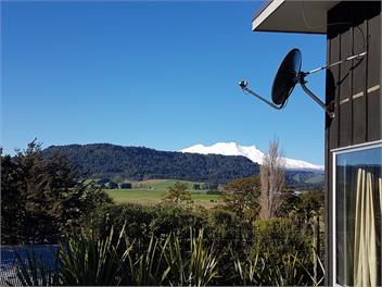 Stunning Views, Warm, Central & Quiet Little Hill - Ohakune
