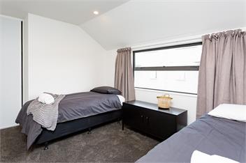 Large and Spacious Newly Built Townhouse - christchurch 
