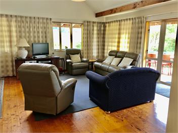 Comfortable family Bach - Little Akaloa