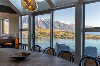 Castle Cliff Lodge | Sauna, Spa Pool + Games Room | Amazing Views - Queenstown