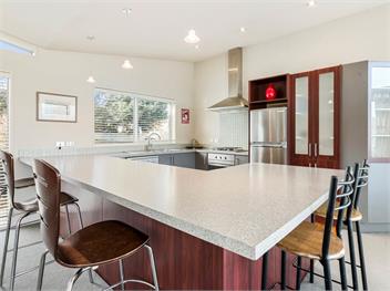 Lake Views on Yewlett (Bachcare) - Queenstown