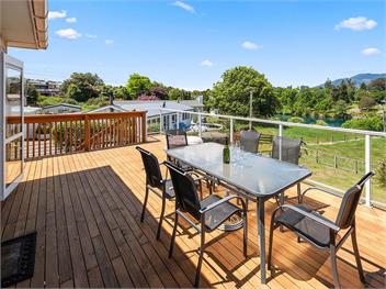 Central Riverside Retreat (Bachcare) - Taupo Central