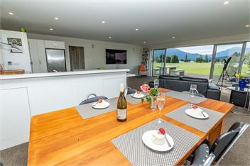 Poppa Pete's (Bachcare) - Te Anau