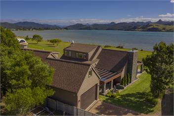 Front row seat on the water - Pauanui