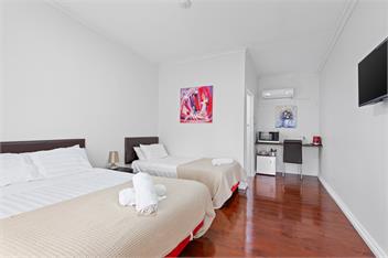 20++ Guests !! Rent Entire Pub for the Night - Echuca