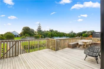 Beachside Sanctuary – Otaki Beach Holiday Home - Otaki Beach