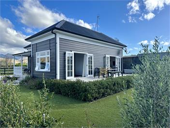 The Old Hawkesbury Cottage - Blenheim