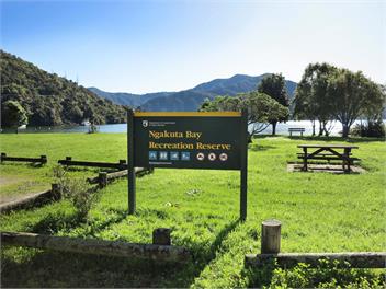 Lazy Days Down the Bay - Ngakuta Bay