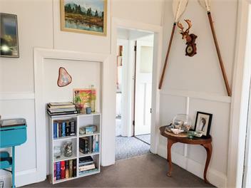 CROOKED MILE COTTAGE - by the sea - Hokitika