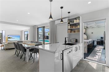 Sun Kissed Pool Villa (Bachcare) - Mangawhai